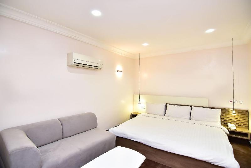Pearl Gate Hotel image