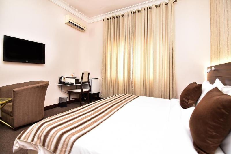 Pearl Gate Hotel image