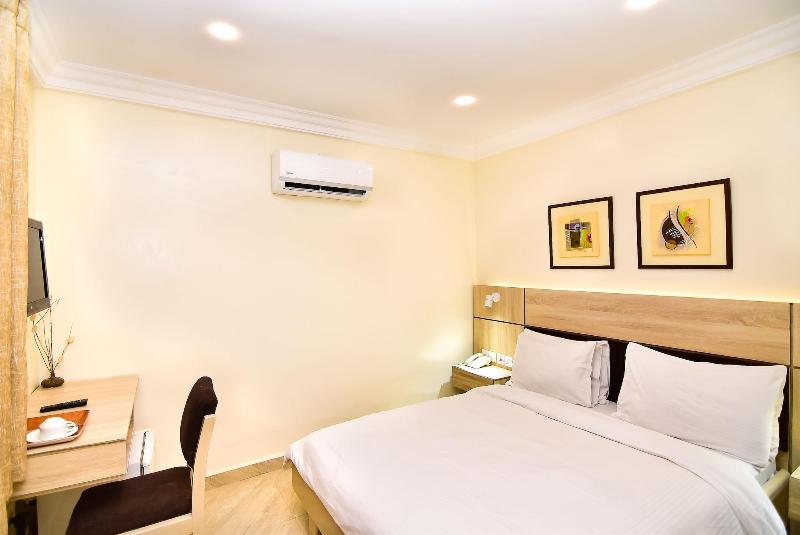 Pearl Gate Hotel image