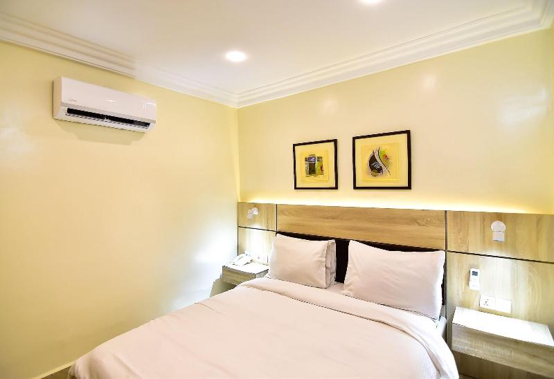 Pearl Gate Hotel image