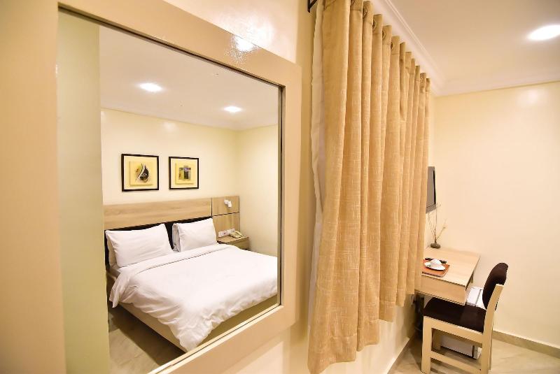 Pearl Gate Hotel image