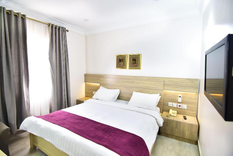 Pearl Gate Hotel image