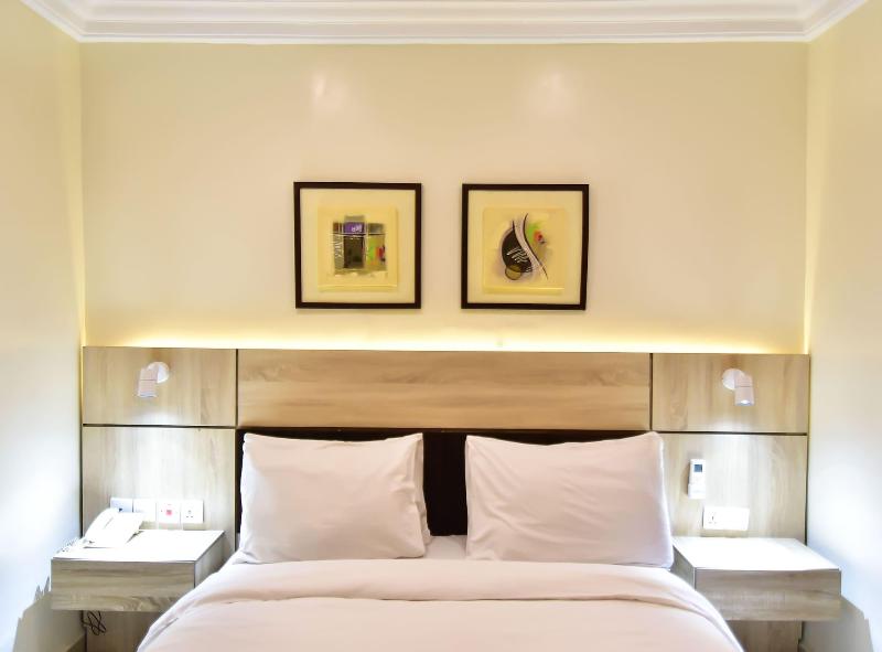 Pearl Gate Hotel image