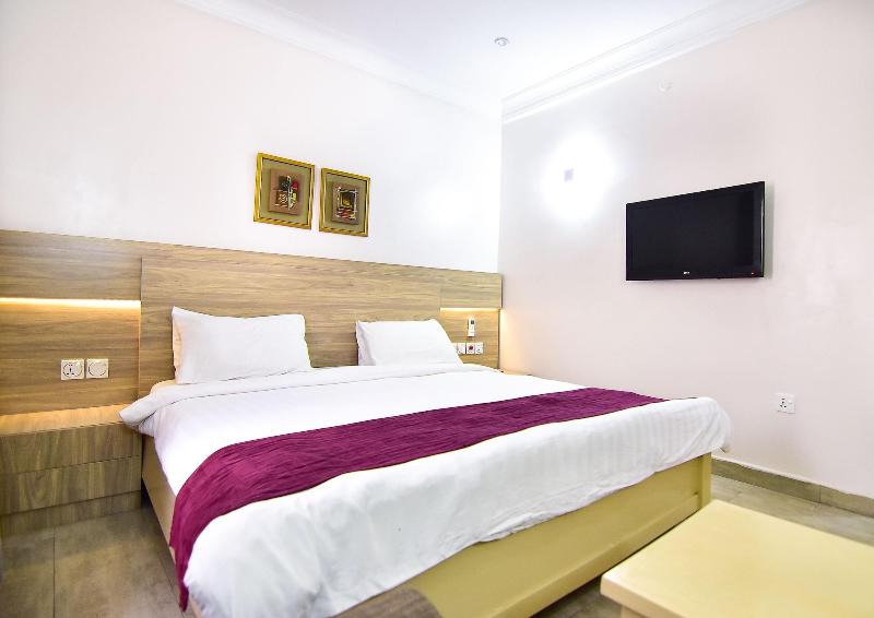 Pearl Gate Hotel image