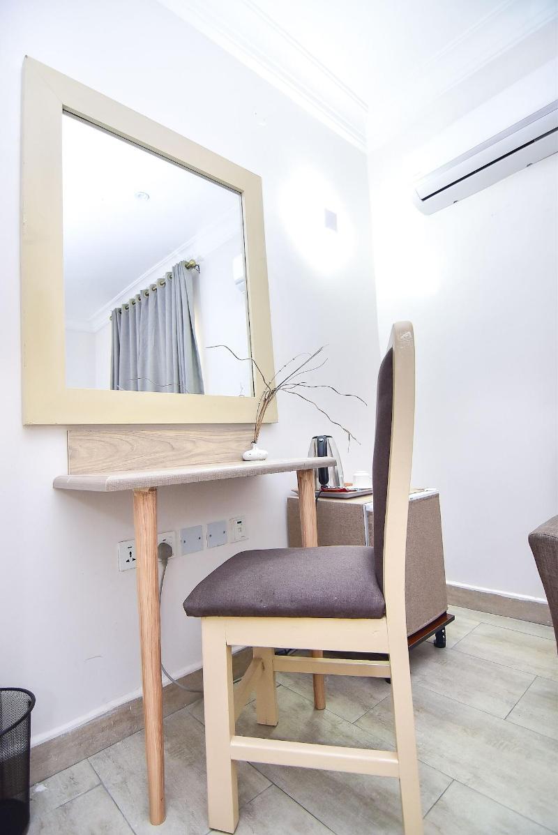 Pearl Gate Hotel image