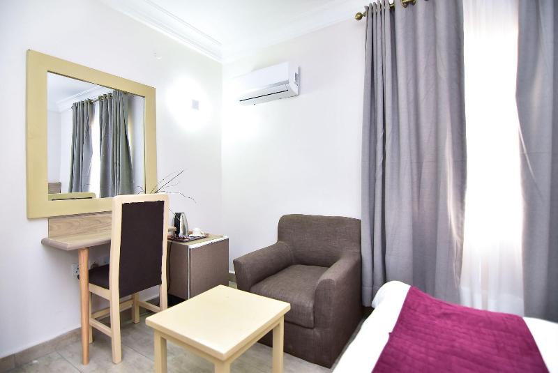 Pearl Gate Hotel image