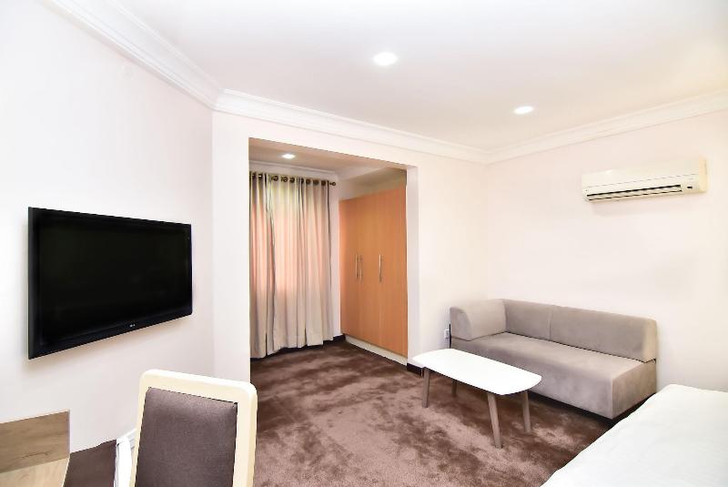 Pearl Gate Hotel image