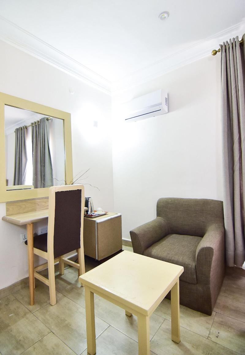 Pearl Gate Hotel image