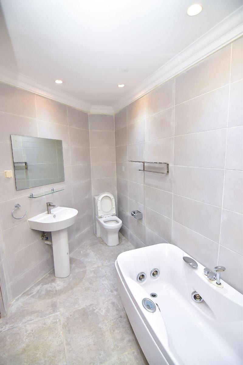Pearl Gate Hotel image