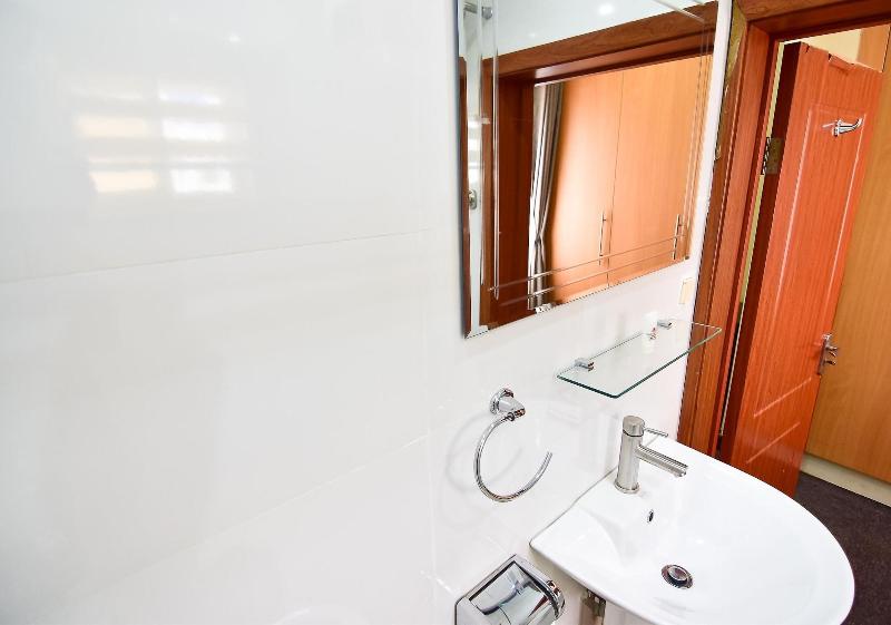 Pearl Gate Hotel image