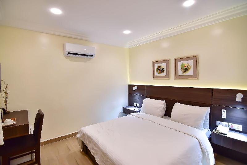 Pearl Gate Hotel image