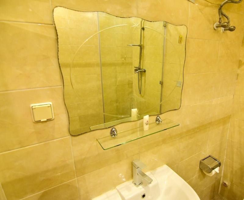 Pearl Gate Hotel image