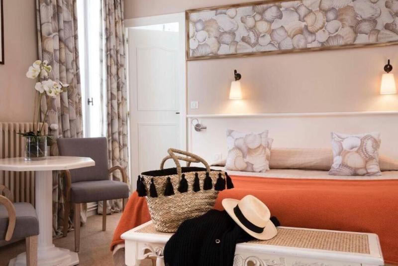 Hotel Le Central image