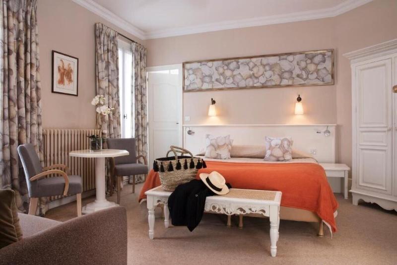 Hotel Le Central image