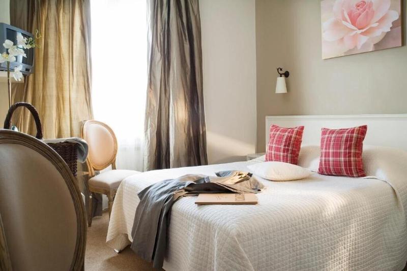 Hotel Le Central image