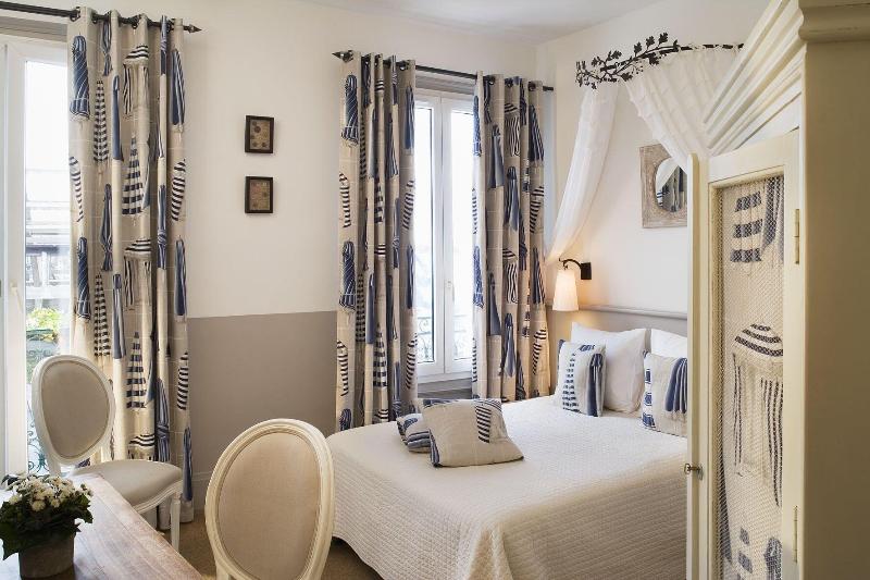 Hotel Le Central image