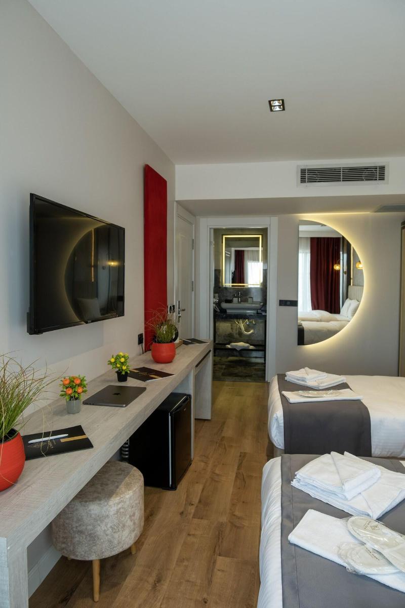 Linda Port Hotel image