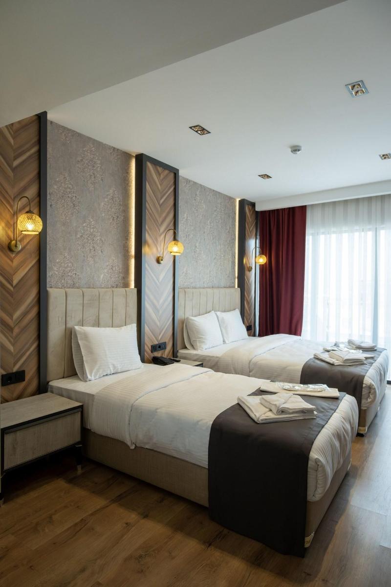 Linda Port Hotel image
