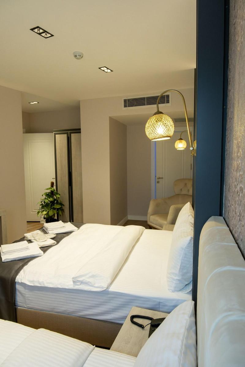 Linda Port Hotel image