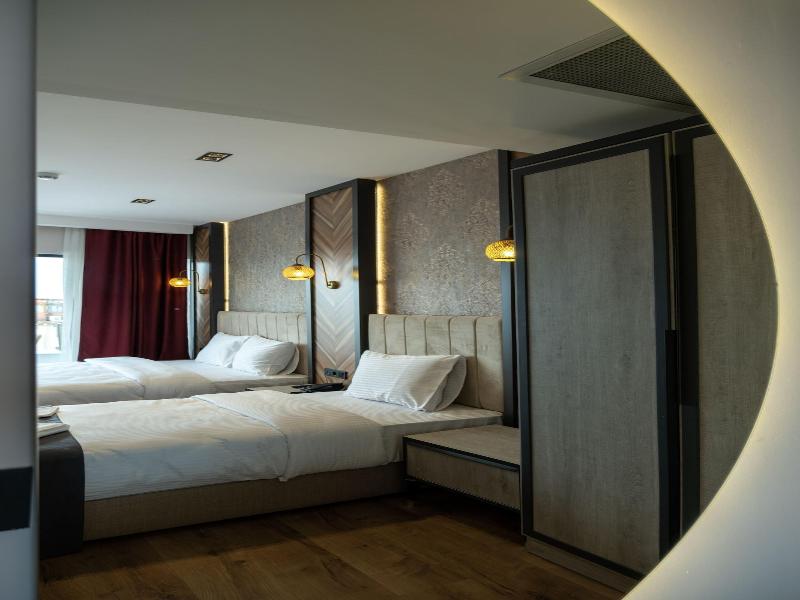 Linda Port Hotel image