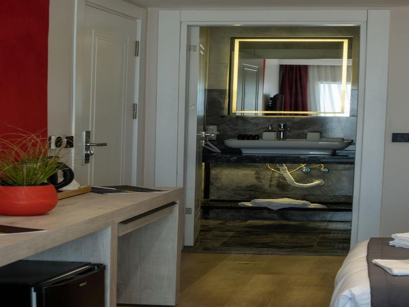 Linda Port Hotel image