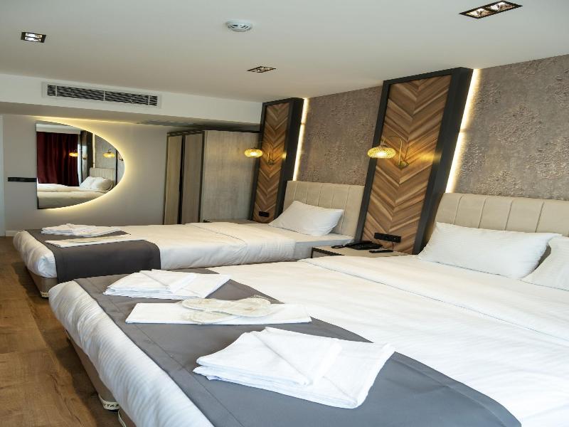 Linda Port Hotel image
