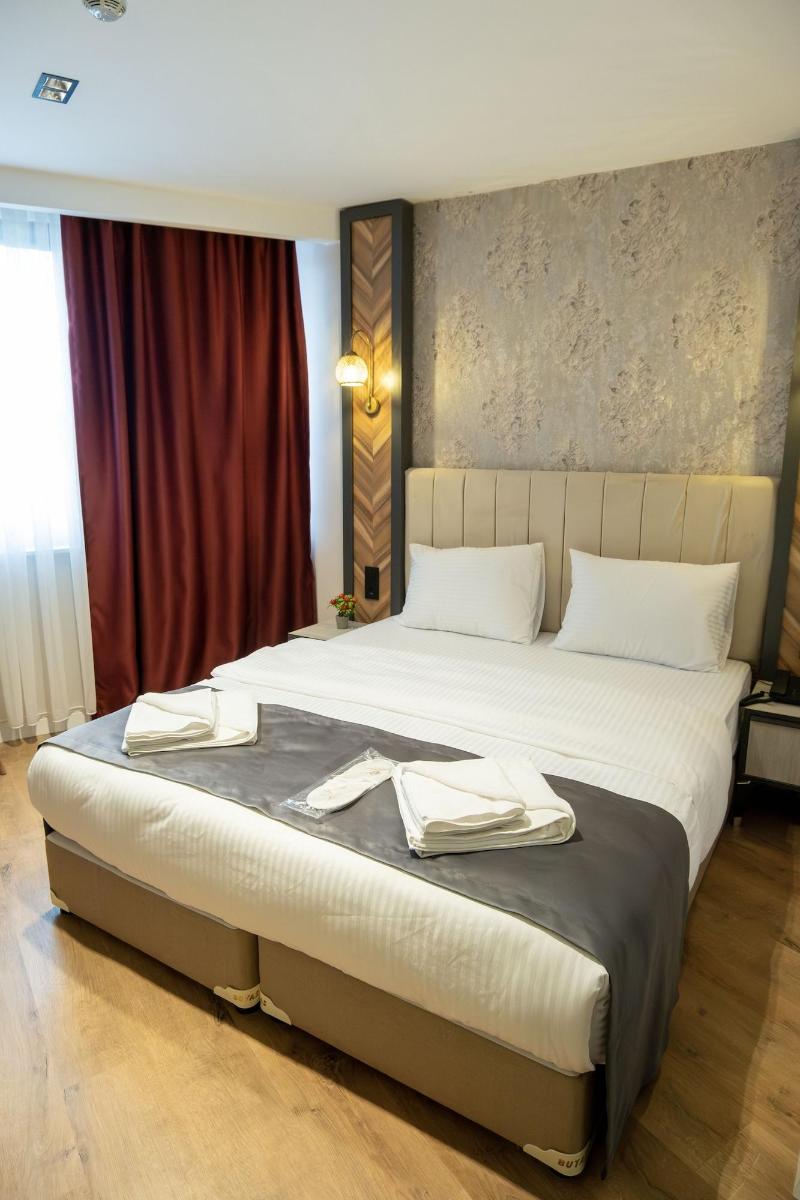 Linda Port Hotel image