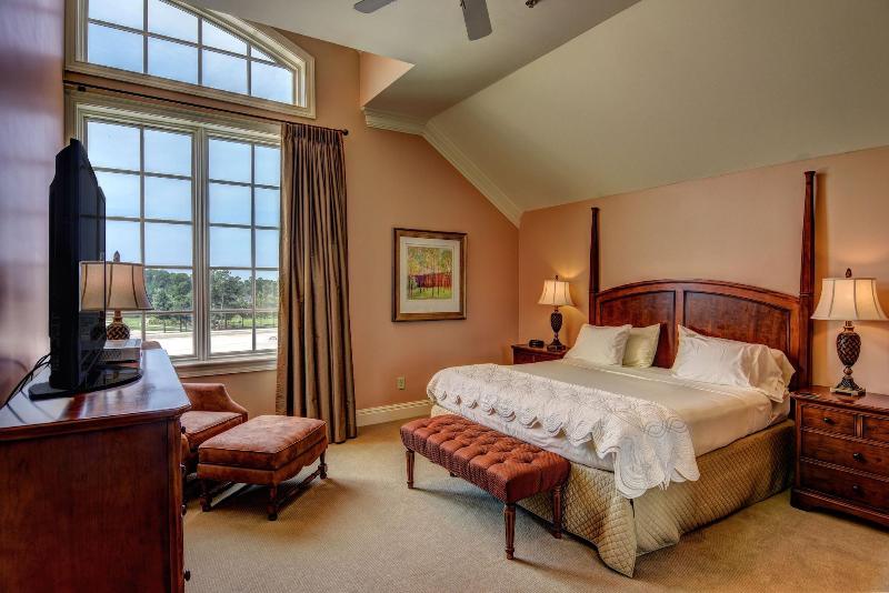 HOUSE THREE BEDS