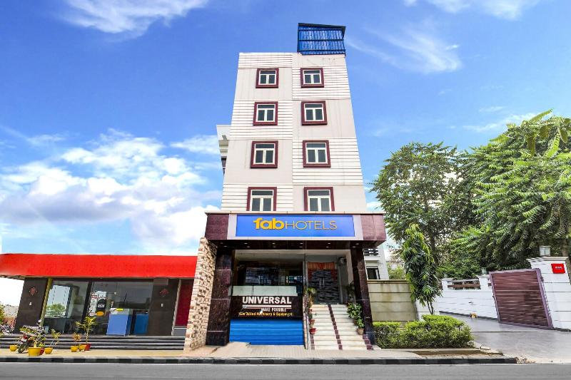 Fabhotel Grand Sheela — exterior view