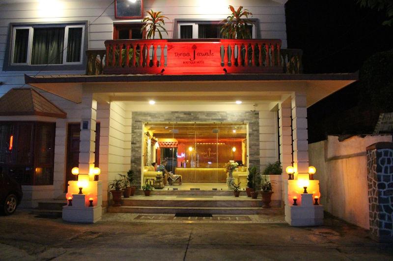 Three Jewels Boutique Hotel image