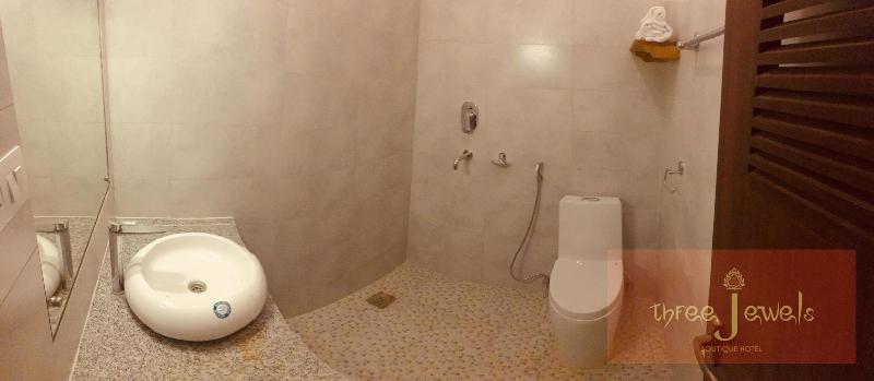 Three Jewels Boutique Hotel image