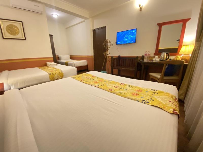 Three Jewels Boutique Hotel image