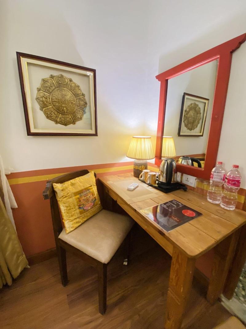 Three Jewels Boutique Hotel image