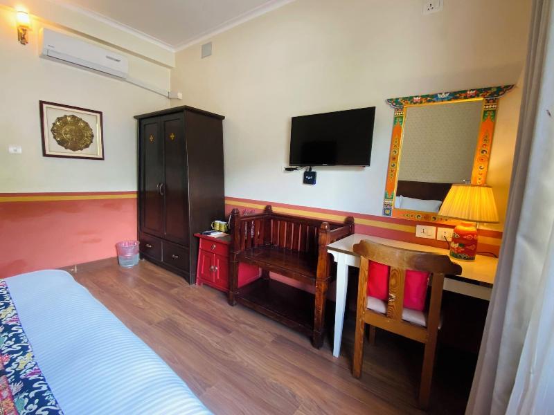 Three Jewels Boutique Hotel image