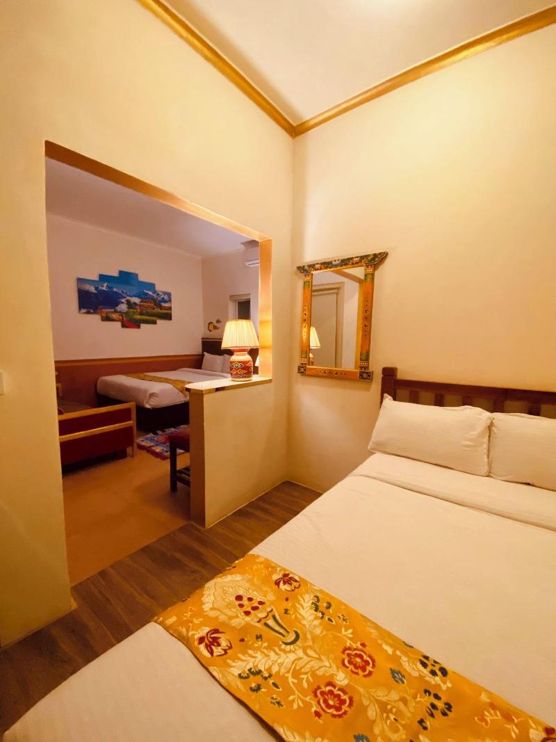 Three Jewels Boutique Hotel image