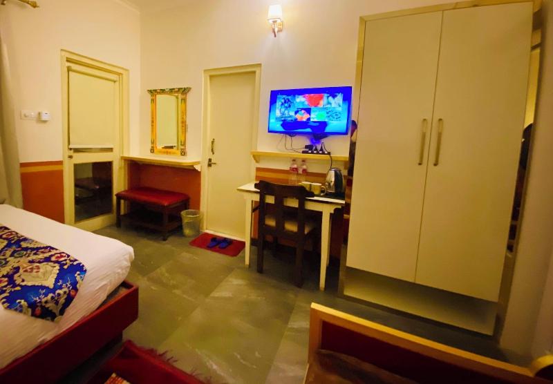 Three Jewels Boutique Hotel image