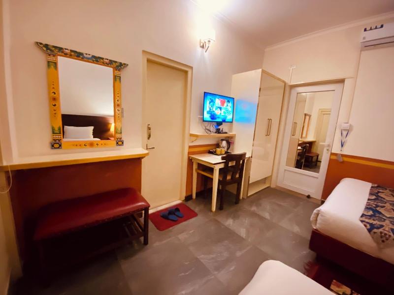 Three Jewels Boutique Hotel image