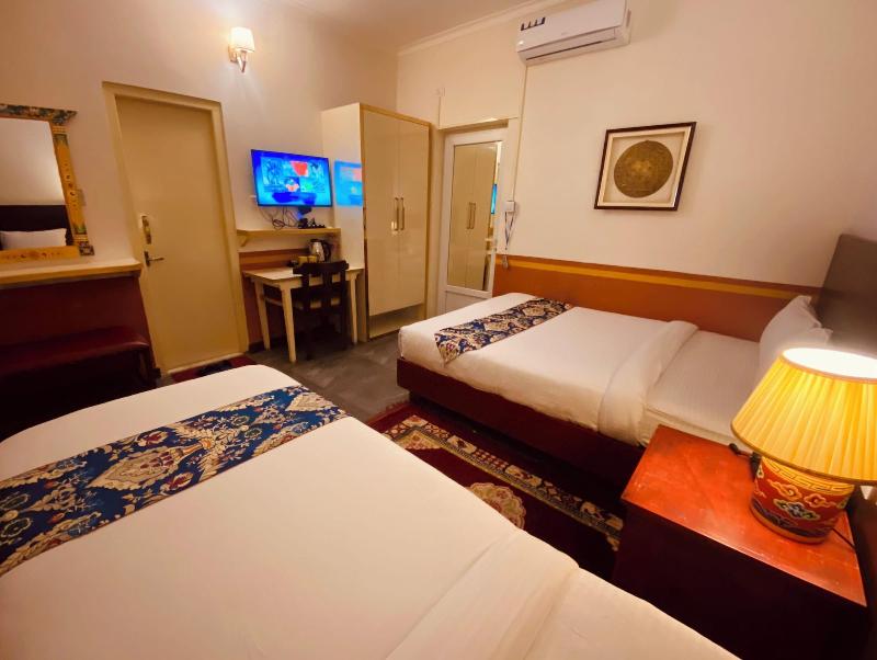 Three Jewels Boutique Hotel image