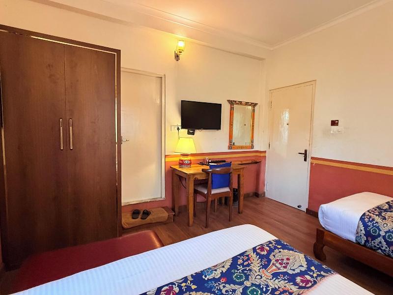 Three Jewels Boutique Hotel image