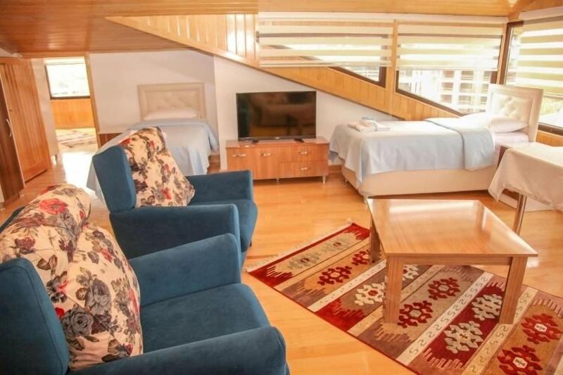 Royal Inn Seza Residence