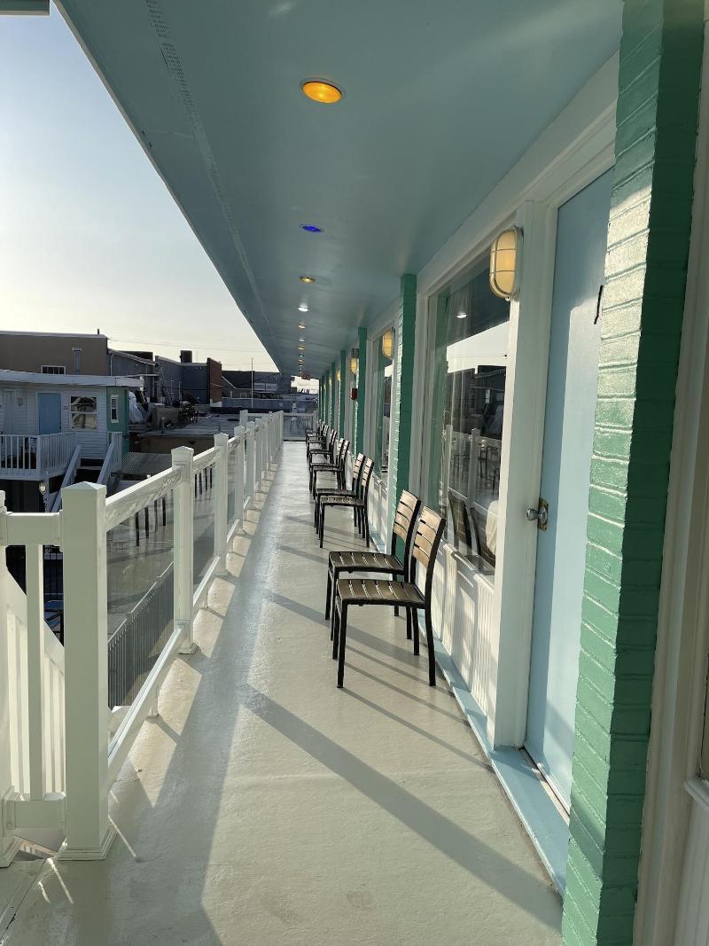 Mango Motel image