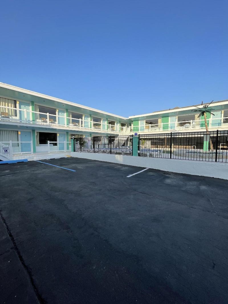 Mango Motel image