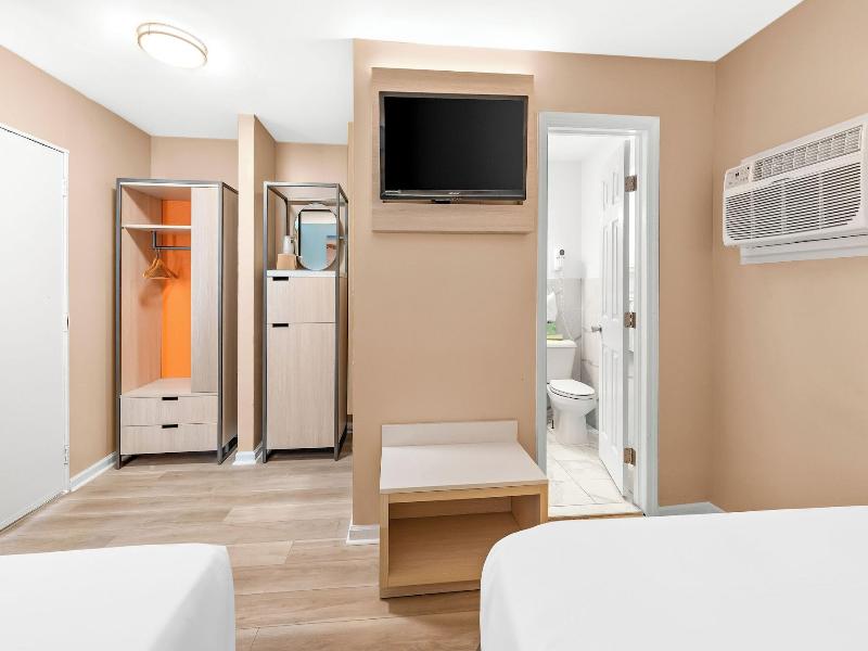 Mango Motel image