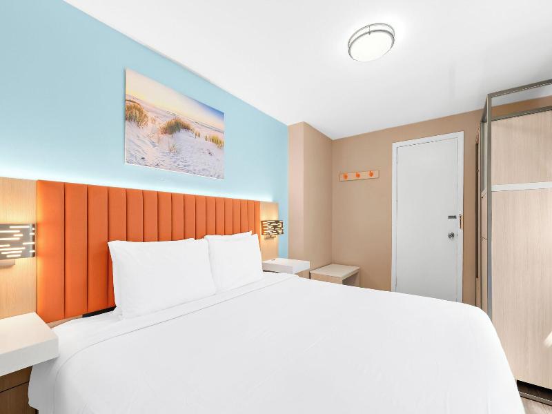 Mango Motel image