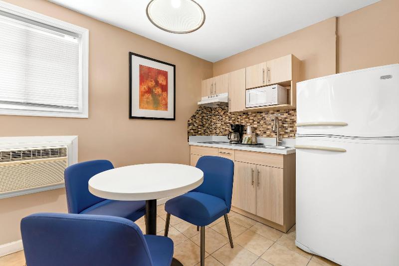 Mango Motel image