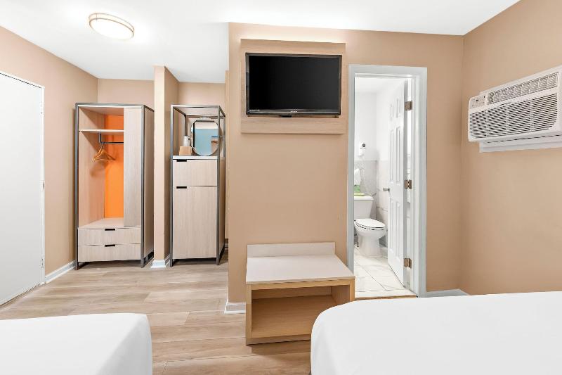 Mango Motel image