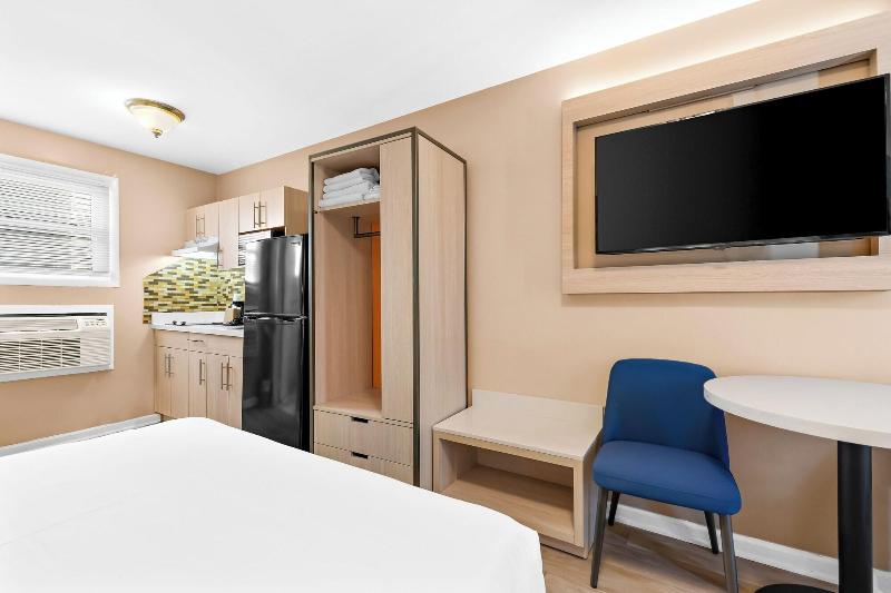 Mango Motel image
