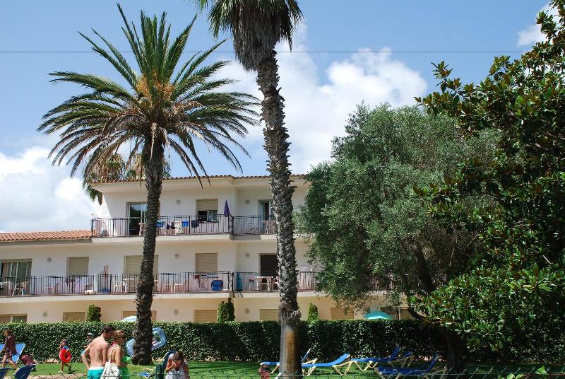 Apartaments Margarita Sabina Pinell — exterior view