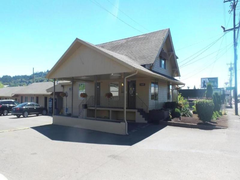Townhouse Del Rancho Motel image