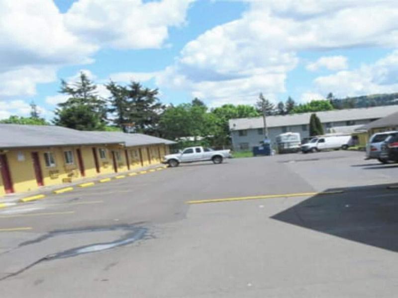 Townhouse Del Rancho Motel image